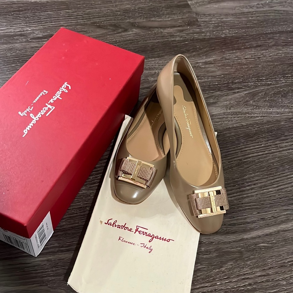 Ferragamo flats in almost new condition